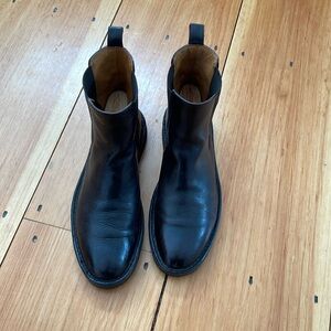 Ralph Lauren leather chelsea boot made in italy. Beautiful mint fits best size 9